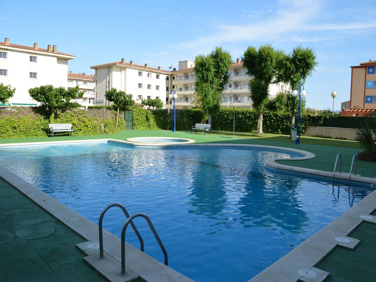 Apartamento entero, Apartamento 'Blaumar B310' con piscina compartida, terraza privada y Wi-Fi in L' Estartit, Estartit