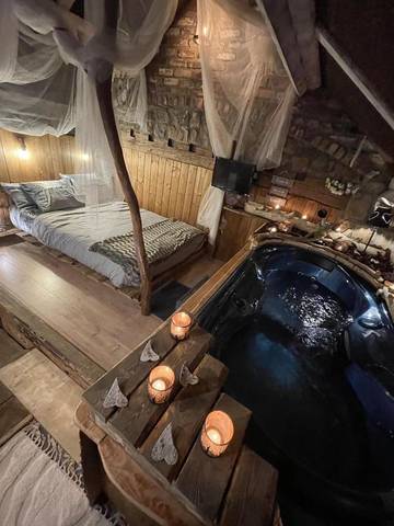 Cottage pour 2 personnes, avec jardin ainsi que terrasse et jacuzzi dans Jemeppe