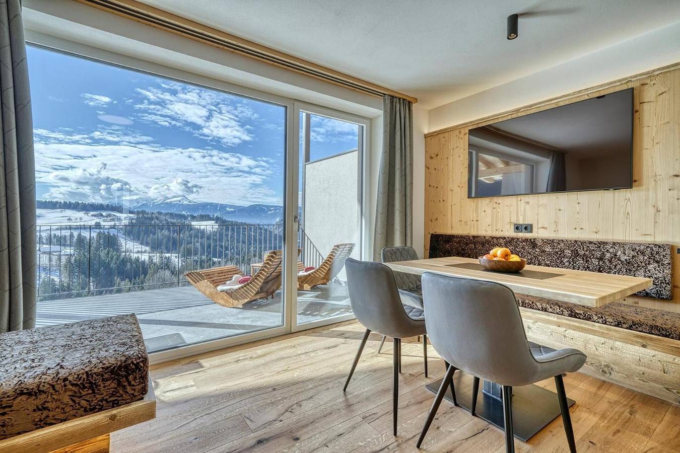 Ganze Wohnung, Apartment 'Hinterrainerhof - Lodge Apis' mit Bergblick, Gemeinschaftsgarten und Wlan in Hafling, Sarntaler Alpen