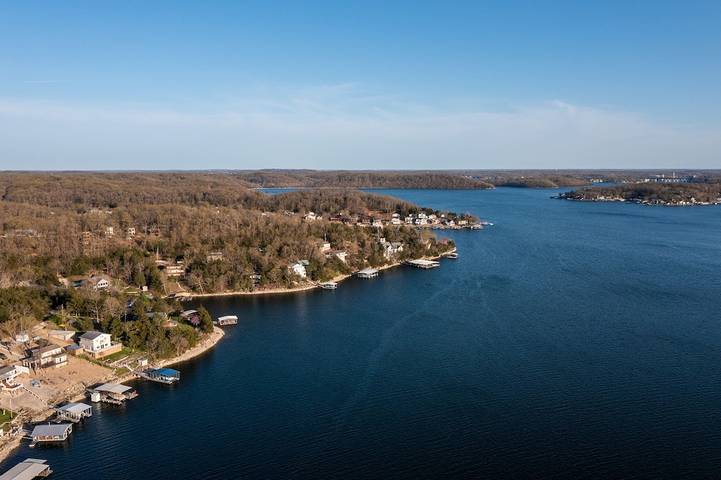 Cabin for 2 people, with terrace and hot tub in Lake of the Ozarks