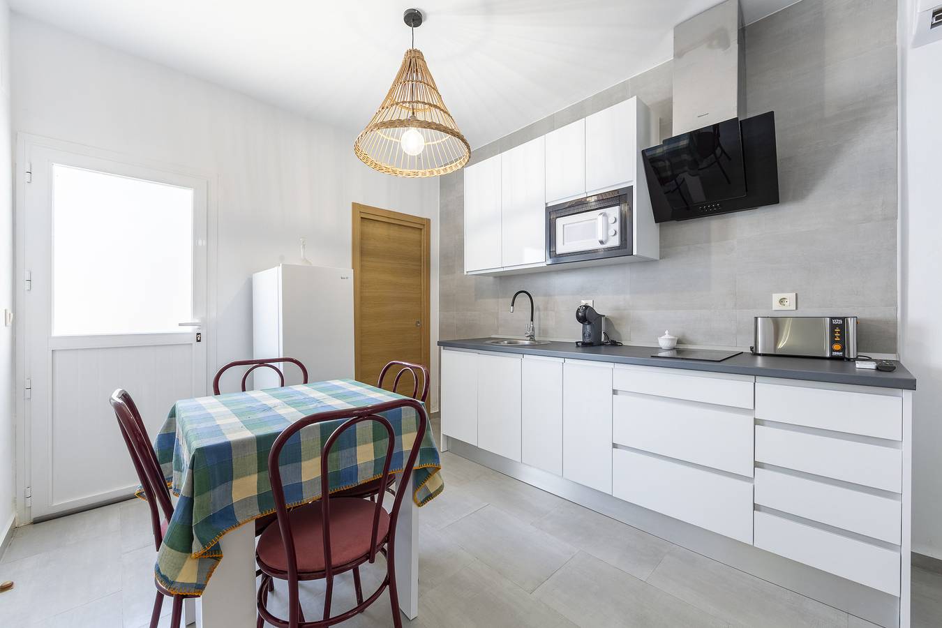 Apartamento entero, Apartamento 'Habitaciones' con vistas a la montaña, Wi-Fi y aire acondicionado in Fernán Pérez, Níjar