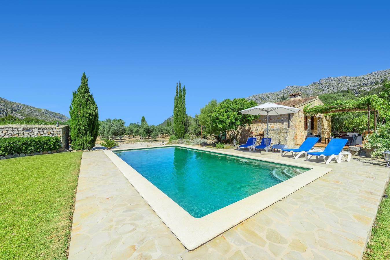 Hübsche Finca mit Pool, Klimaanlage und Garten; Parkplätze vorhanden in Pollença, Mallorca Norden