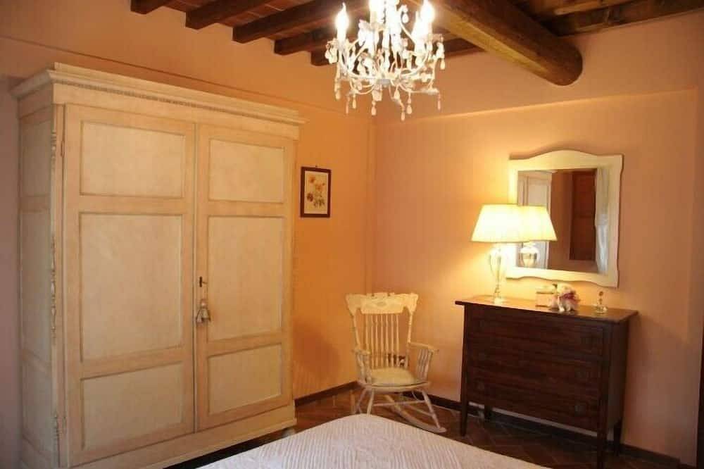 Ganze Wohnung, La Casetta del Borgo San Gimignano, mit Relax Nature Pool und Starlink-Internet in Gambassi Terme, Florenz Provinz