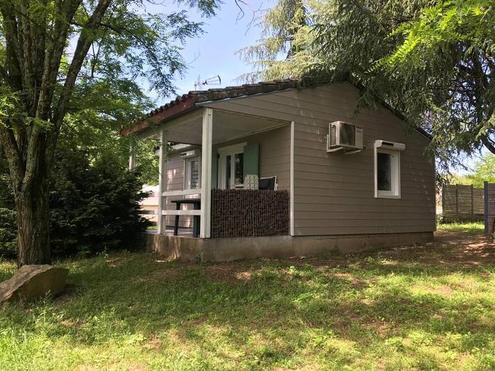 Maison de vacances pour 6 personnes, avec Balcon et Terrasse ainsi que Jardin et Piscine à Joyeuse