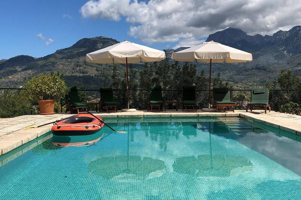 Ca'n Pons, Villa with breathtaking views, gardens, wifi and private heated pool. in Sóller, West Majorca