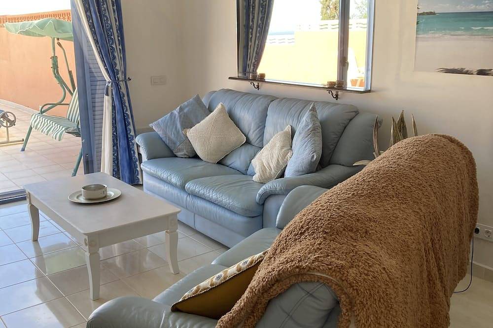 Beautiful villa with spectacular views across Caleta. in Caleta de Fuste, Antigua