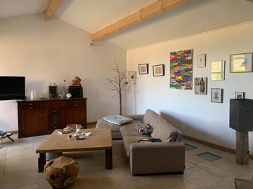 Location de vacances pour 6 personnes, avec terrasse et vue à Alleins