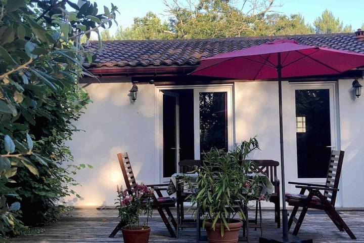 Location de vacances pour 4 personnes, avec jardin ainsi que vue et piscine, animaux acceptés à Brach - 3