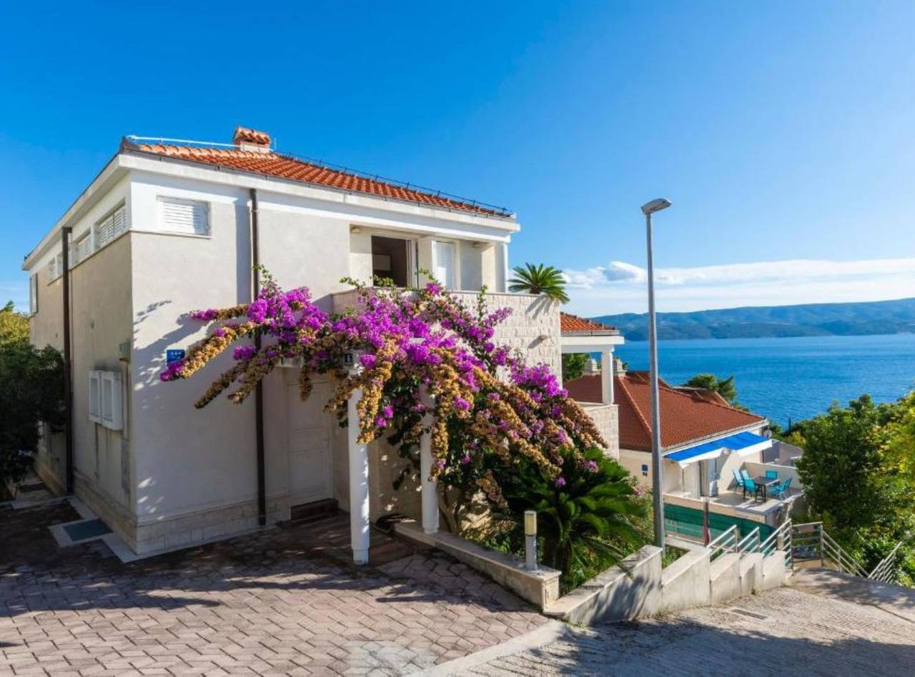 Villa für 15 Personen mit Balkon in Stanici, Omis-Riviera