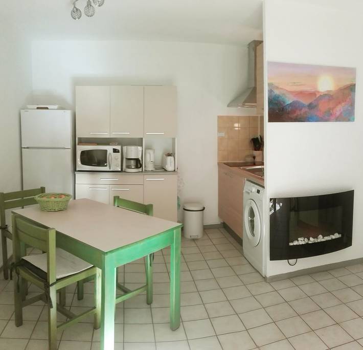 Appartement entier, Appartement 'Le Dignois' avec piscine partagée et balcon in Digne-les-Bains, Alpes-de-Haute-Provence