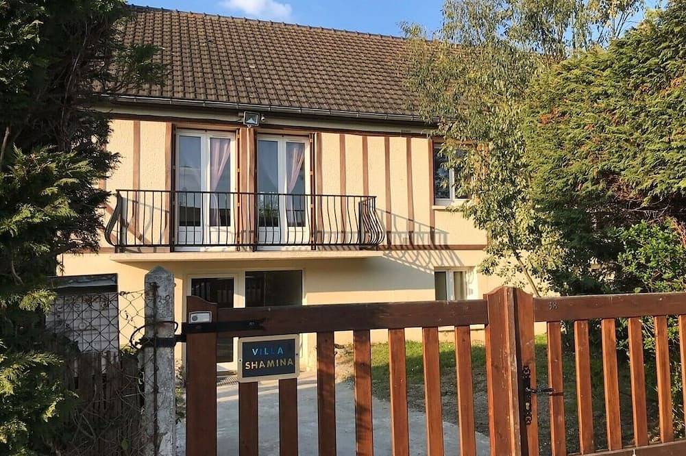 Near Deauville-Villa-Heated Pool and Sauna in Blonville-sur-Mer, Lisieux region