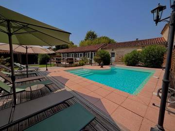 Location de vacances pour 2 personnes, avec piscine ainsi que terrasse et jardin à Vire-sur-Lot