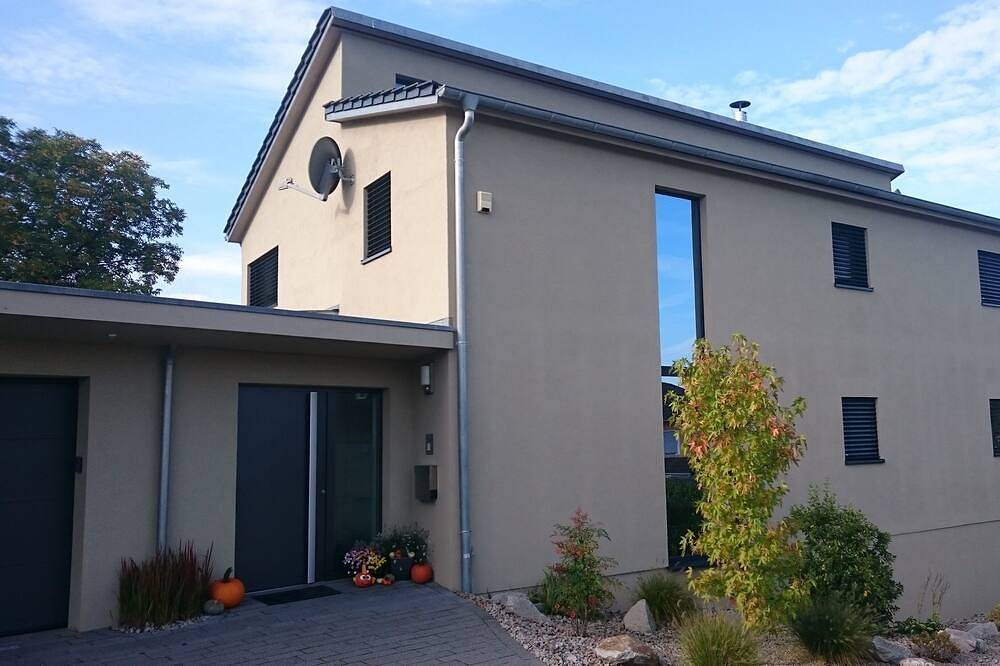 Ganze Wohnung, Moderne & komfortable Ferienwhg. mit eigenem Eingang, gr. Terrasse & eigenem Pp in Kandern, Südschwarzwald