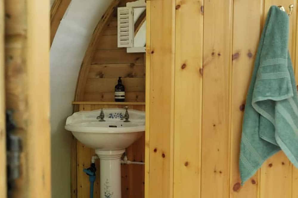 Warwickshire Woodland Glamping Cabin - Oak in Warwickshire