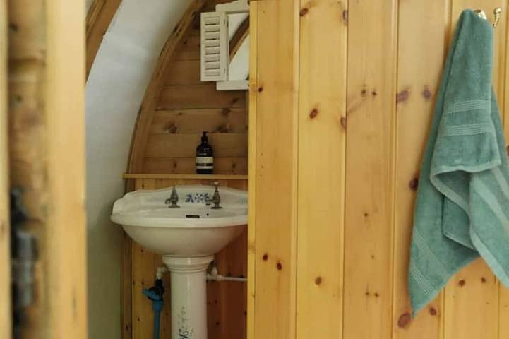 Warwickshire Woodland Glamping Cabin - Oak in Warwickshire