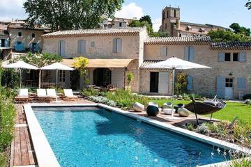 Gîte pour 10 personnes, avec terrasse et jardin à Cucuron