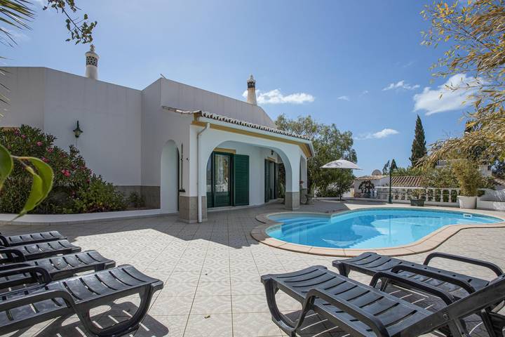 Ferienhaus "Casa Sofia" mit Pool, Wlan, Terrasse und Garten in Lagoa (Stadt), Lagoa