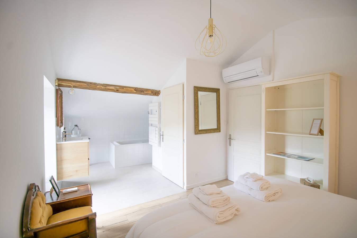Chambre 'Ghjinestra' avec Wi-Fi et climatisation in Bastelica, Parc naturel régional de Corse