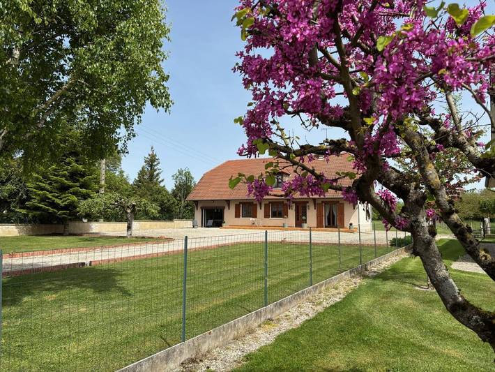 Gîte pour 12 personnes, avec Terrasse et Jardin à Nogent-sur-Aube