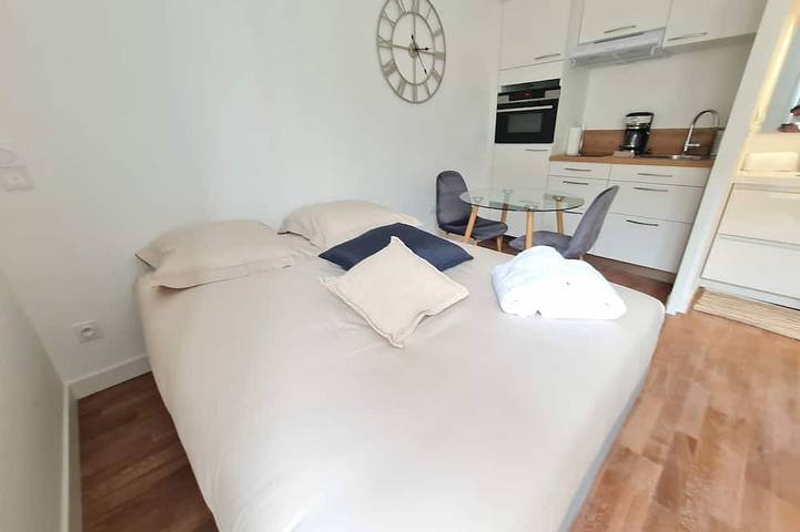Appartement entier, Le Poulorio 6 - Studio - Proche Gare in Lorient, Côte des Mégalithes