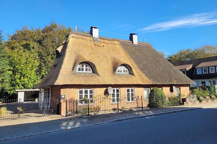 Ferienhaus für 8 Personen, mit Whirlpool und Garten sowie Terrasse, mit Haustier
