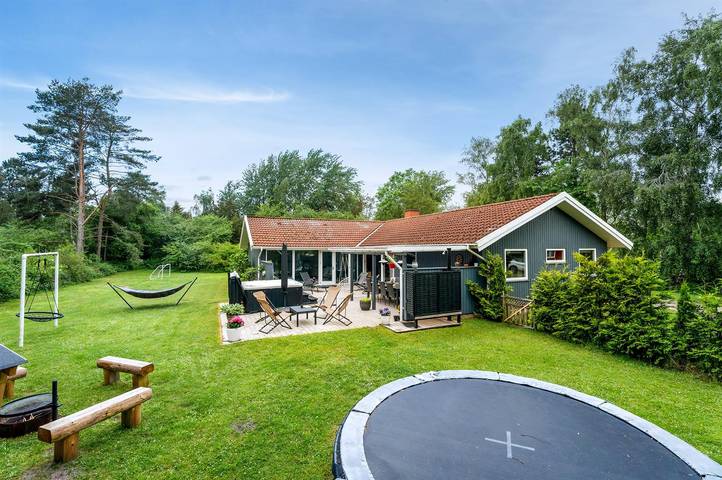 Casa de vacaciones para 10 personas, con jacuzzi y terraza además de piscina para niños y sauna, Se admiten mascotas - 1