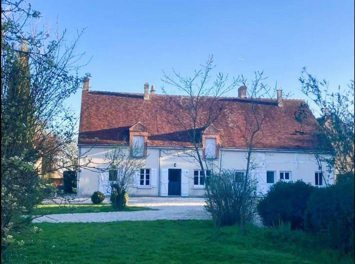 Gîte pour 8 personnes, avec terrasse et jardin à Poulaines