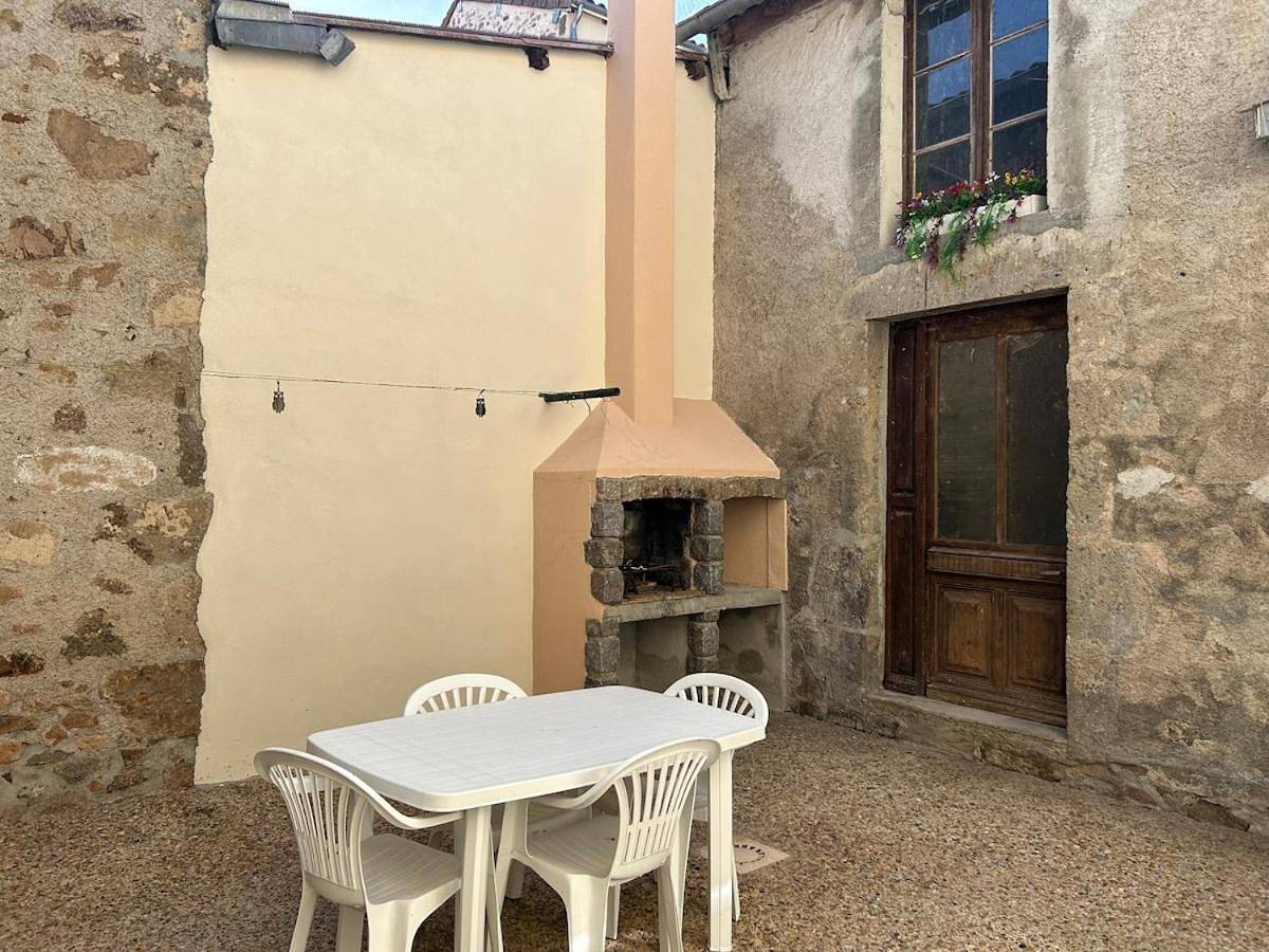 Appartement entier, Chabanais town centre Apartment Rose in Chabanais, Charente