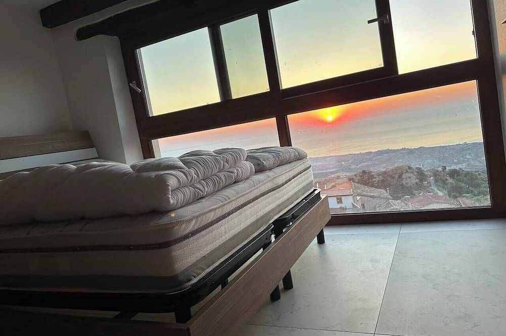 Haus mit Meerblick, Sonnenaufgang vom Bett. Klima in Santa Caterina dello Ionio, Catanzaro Provinz
