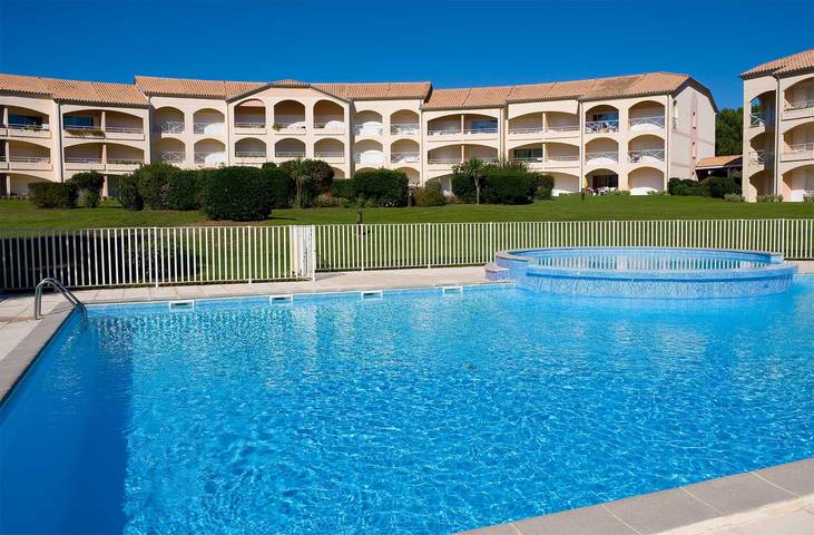 Gîte pour 8 personnes, avec Balcon et Terrasse ainsi que Jardin et Piscine dans Office De Tourisme De Moliets Et Maa