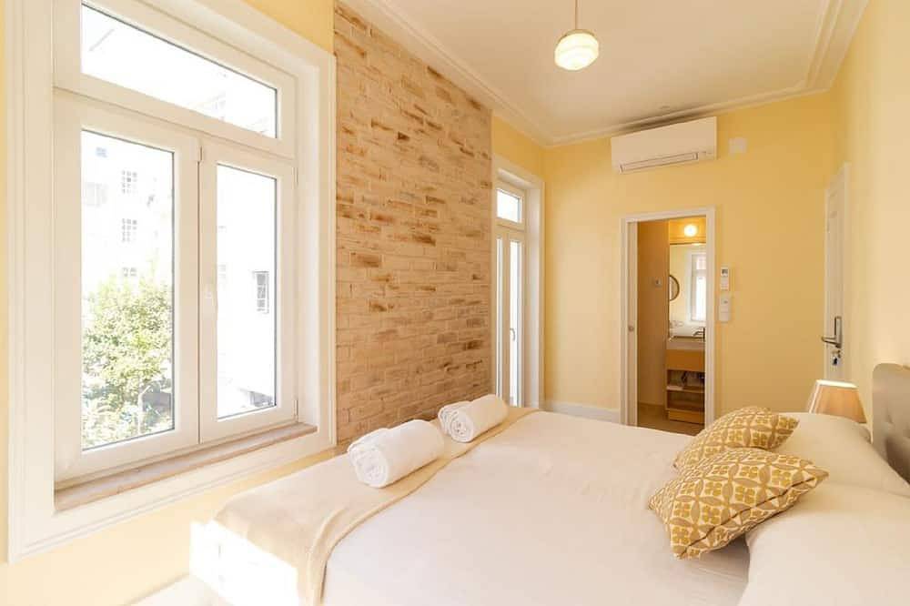 Guesthouse - Deluxe Double Room with Balcony (Room 8 Seraphim ) in Anjos, Lissabon