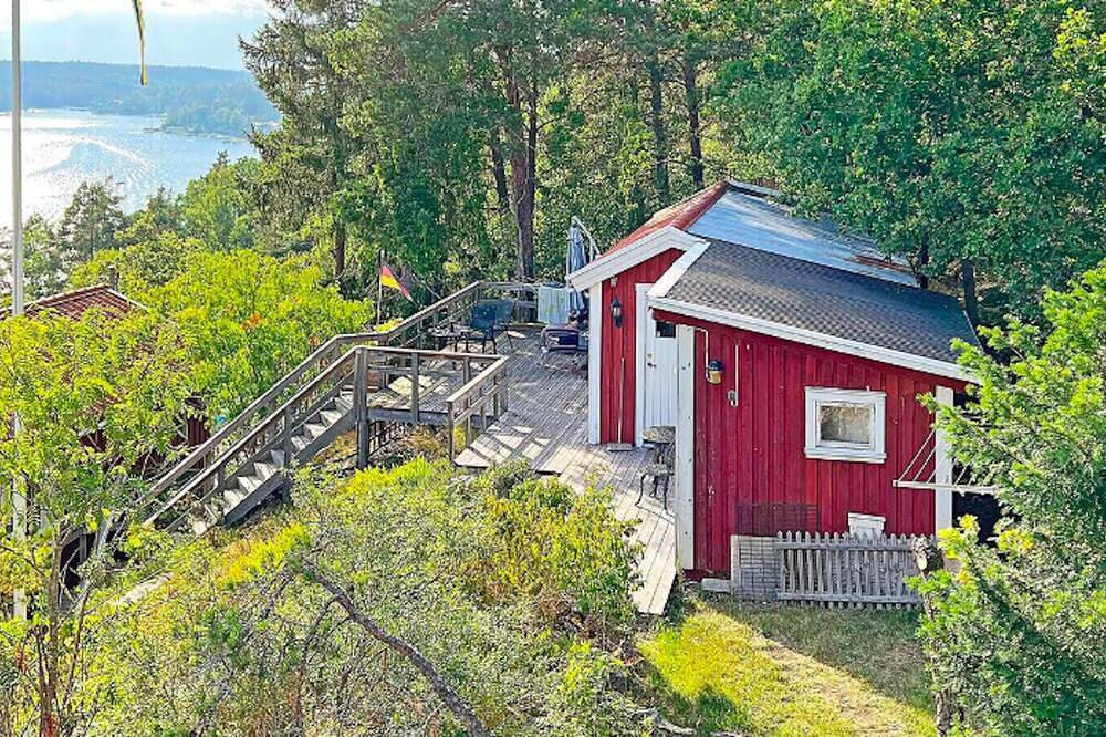 Reizendes Ferienhäuschen am Hang mit Meerblick bei Stockholm mit Internet in Tyresö, Schwedische Ostsee