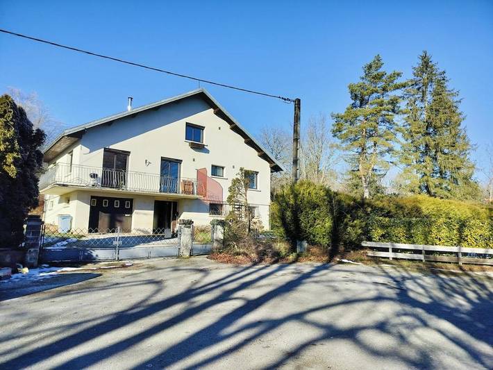 Location de vacances pour 5 personnes, avec Terrasse ainsi que Jardin et Vue à Pont-du-Navoy