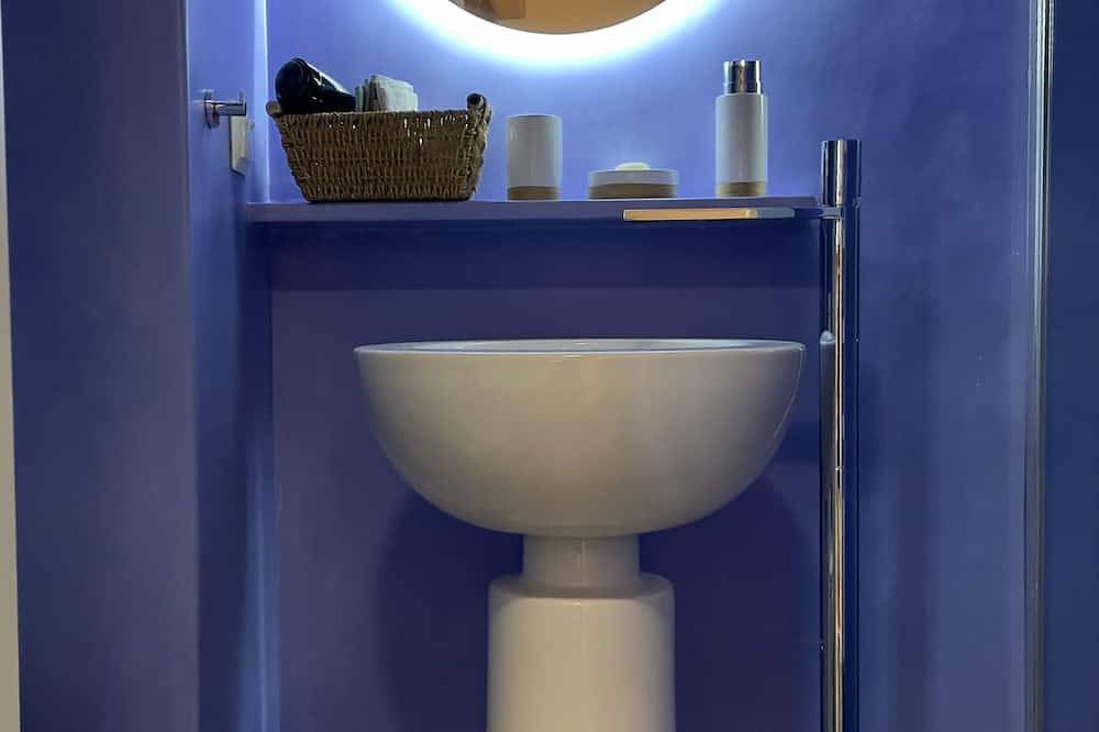 Ganze Wohnung, Newly renovated adorable stylish suite in the Castle of Monemvasia in Monemvasia, Peloponnes