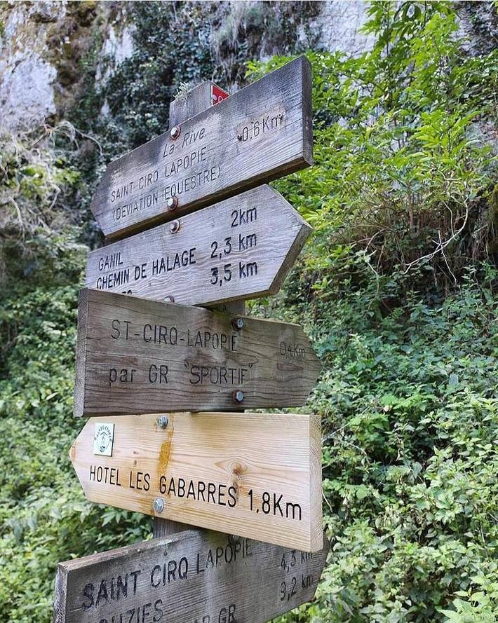 Hôtel pour 2 personnes, avec piscine ainsi que vue et jardin, animaux acceptés à Tour-de-Faure - 4
