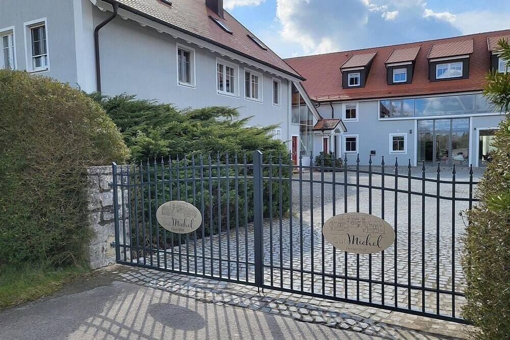Ganze Wohnung, Ferienhaus 1 mit Sauna und Whirlpool in Feuchtwangen, Romantische Straße