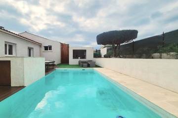 Gîte pour 4 personnes, avec jardin et terrasse à Péret