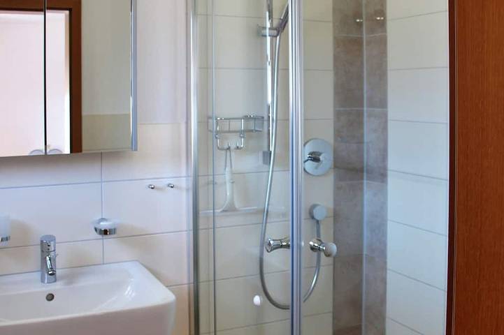 Ganze Wohnung, Gästehaus Reutemann Wg3 - Gemütliche Ferienwohnung mit Terrasse in Strandbad Nonnenhorn, Nonnenhorn