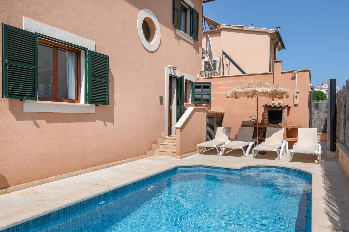 Villa „2026 Sonnenfinsternis Plus Pool“ mit Bergblick, Wlan und Klimaanlage in Alcúdia, Mallorcas Küste