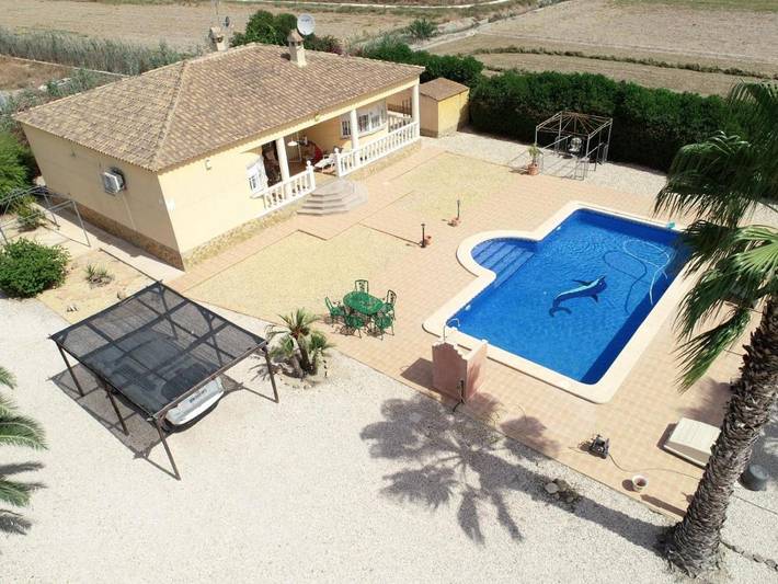 Casa rural para 7 personas, con terraza y vistas además de piscina y jardín en Catral