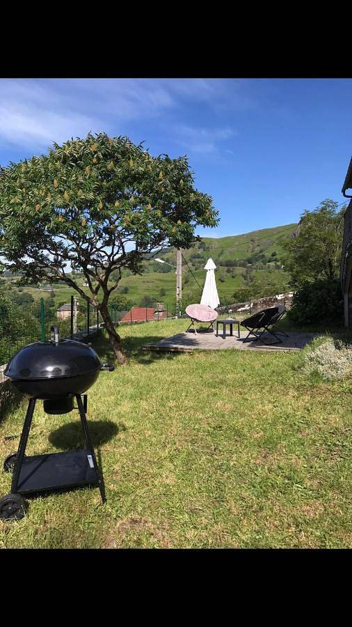 Location de vacances pour 8 personnes, avec vue et jardin, animaux acceptés à Saint-Cirgues-de-Jordanne - 2