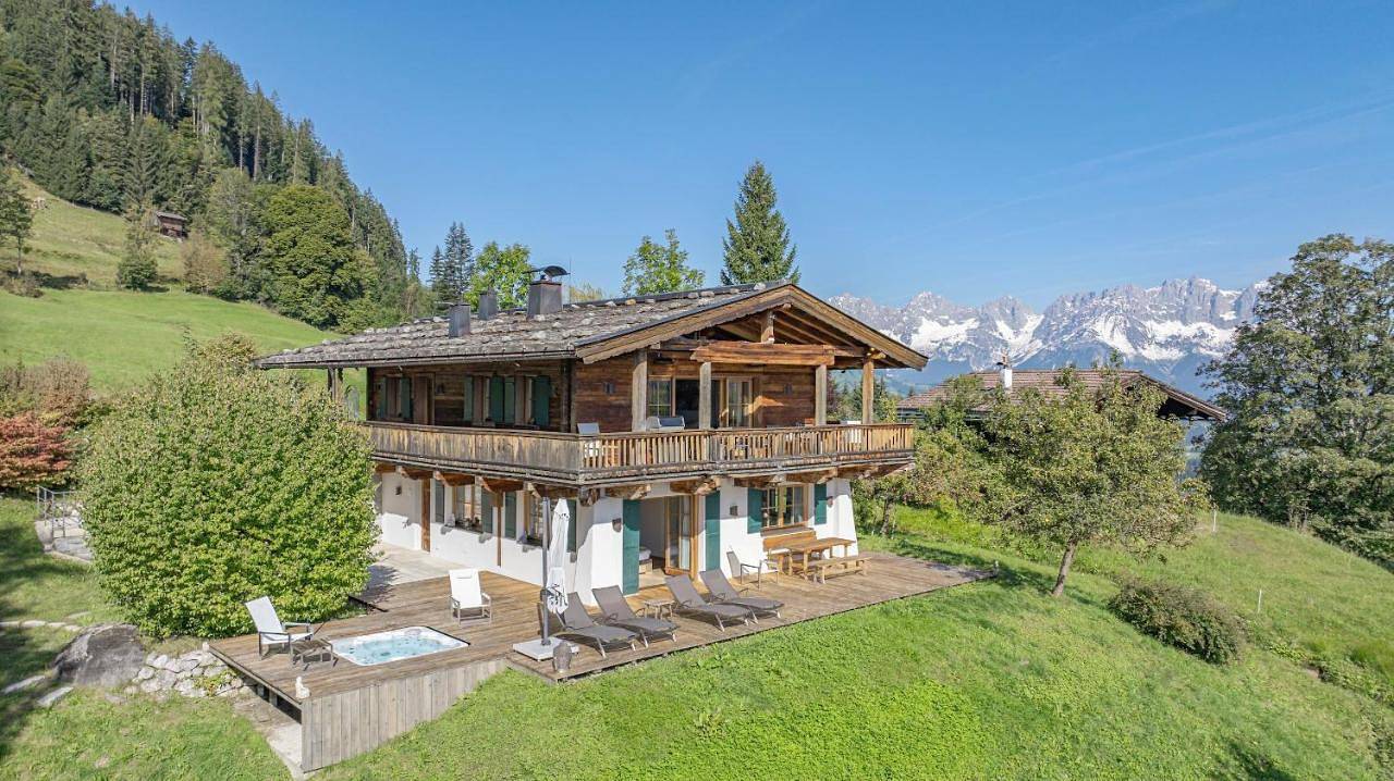 Chalet Bockberg Ski in - Ski out & Whirlpool in Kitzbühel by One Villas in Kitzbühel, Hohe Salve