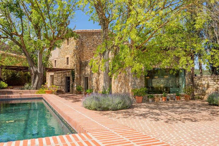 Casa rural para 16 personas, con Terraza además de Jardín y Piscina en Serra de Daró