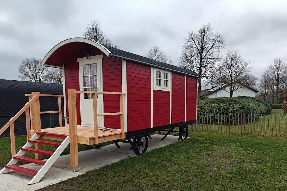 Gipsy wagon 2pers at camping Lindershoeve Bergeijk where tranquility and nature come together in Bergeijk, Nordbrabant