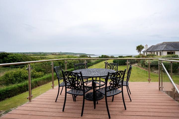 Ferienhaus für 11 Personen, mit Meerblick und Whirlpool sowie Terrasse und Garten in County Waterford