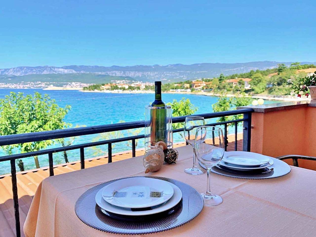 Appartamento intero, Appartamento in riva al mare su una spiaggia di sabbia, con aria condizionata per 2-4 persone in Silo (Krk), Krk (Croazia)