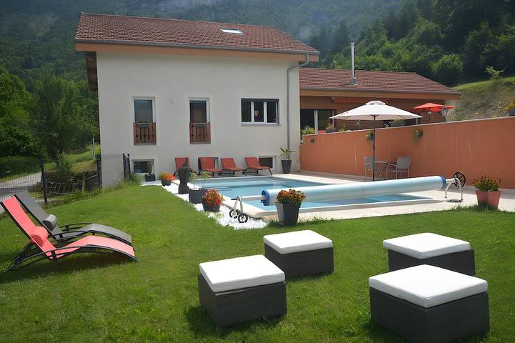 Chambre d’hôte pour 2 personnes, avec piscine et jardin dans Station de Herbouilly