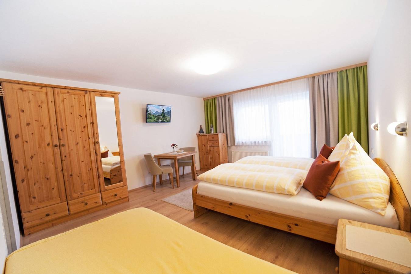 Ganze Ferienwohnung, Familienzimmer mit Balkon (2 Erw., 1 Kind) in Filzmoos, Tennengau