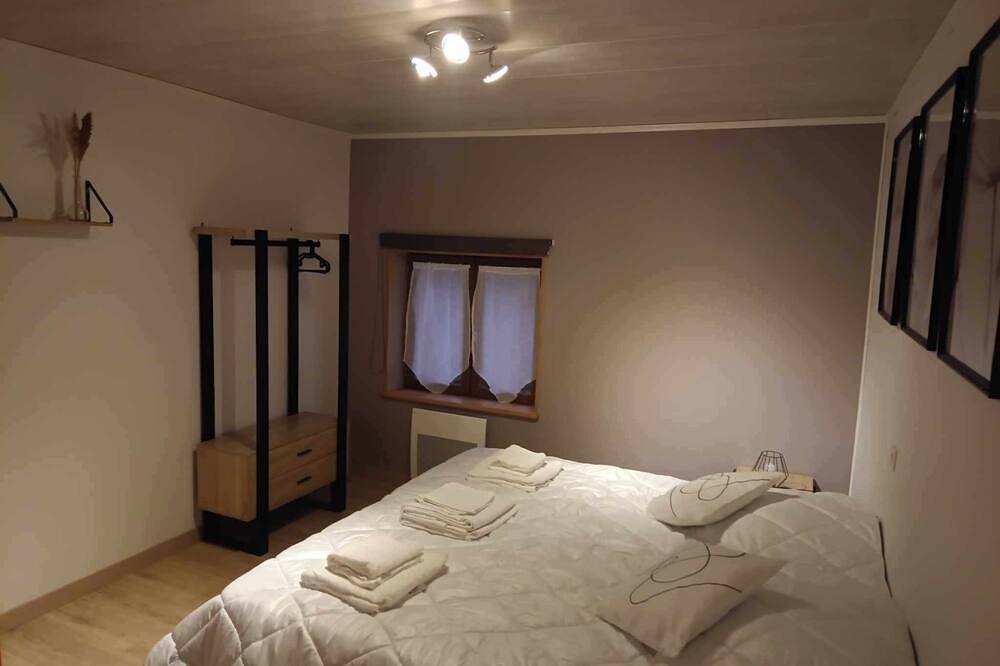 Le repos du lièvre, gite cosy de 350 m2  pour 15 personnes avec espace bien être in Maubert-Fontaine, Parc naturel régional des Ardennes
