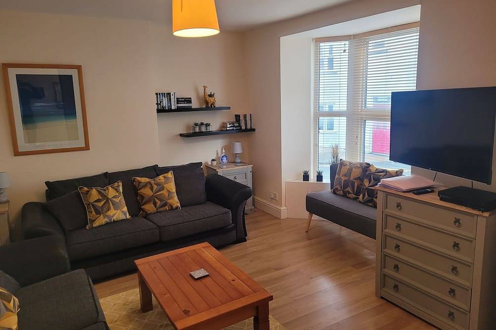 Large 5 bedroom town-centre home close to the beach, sleeps 9. in Aberystwyth, Cardigan Bay